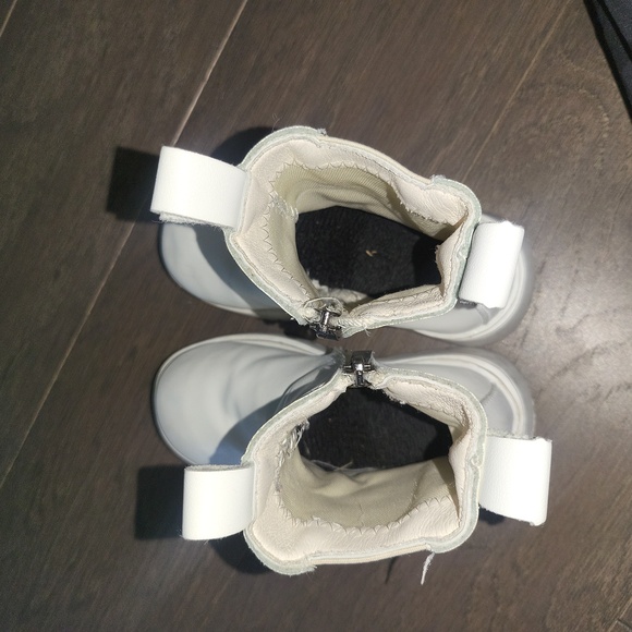 Girls white boots - Picture 4 of 5